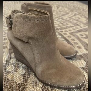 Lucky Brand Yasine Ankle Boots Camel Tan Leather Suede Wedge Heel Buckle Sz 8.5